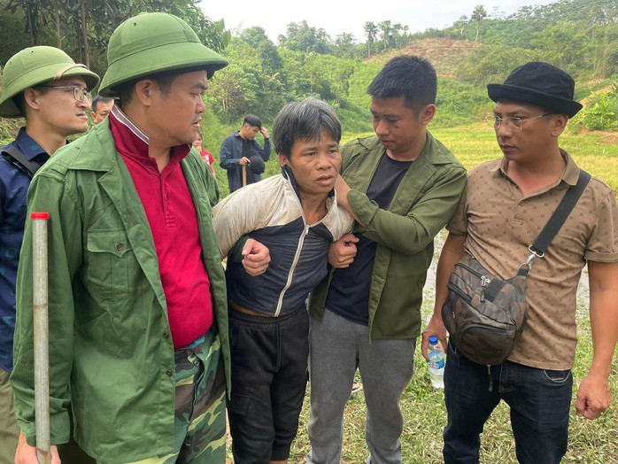 Chém trọng thương trưởng công an xã rồi bỏ trốn vào rừng - Ảnh 1. Chém trọng thương trưởng công an xã rồi bỏ trốn vào rừng - Ảnh 1.