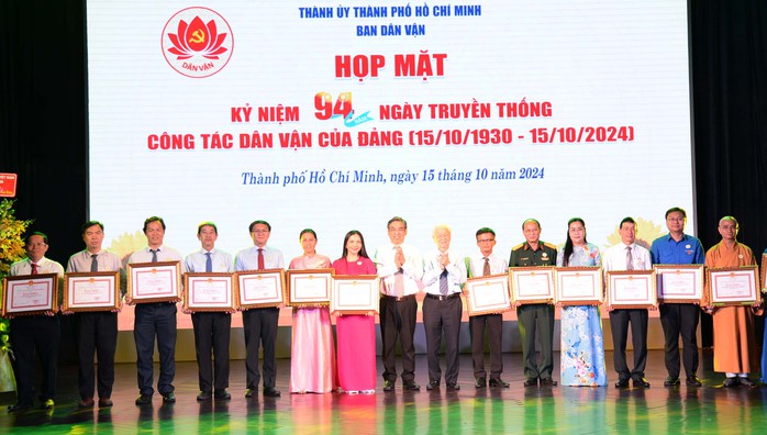 Báo Người Lao Động được tuyên dương điển hình "Dân vận khéo" năm 2024- Ảnh 1. Báo Người Lao Động được tuyên dương điển hình "Dân vận khéo" năm 2024- Ảnh 1.