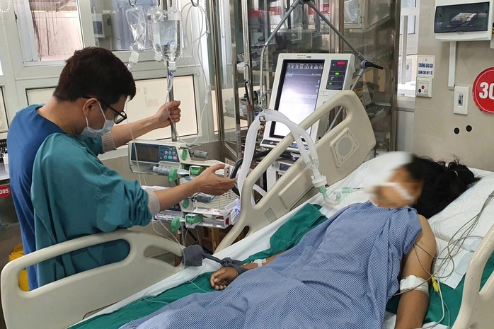 Uống nước kiềm chữa bệnh, nhiều người nhập viện nguy kịch- Ảnh 1. Uống nước kiềm chữa bệnh, nhiều người nhập viện nguy kịch- Ảnh 1.