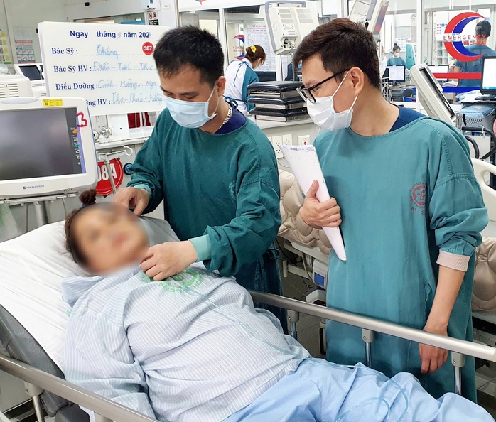Uống nước kiềm chữa bệnh, nhiều người nhập viện nguy kịch- Ảnh 2. Uống nước kiềm chữa bệnh, nhiều người nhập viện nguy kịch- Ảnh 2.