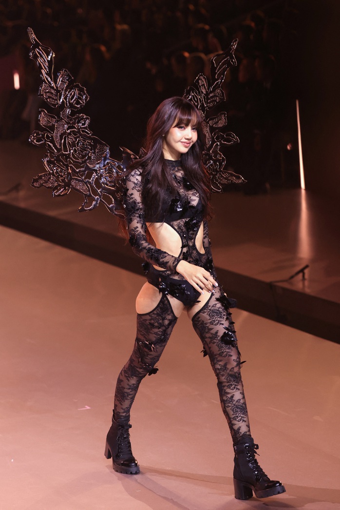 Show "Thiên thần nội y" bị chê dù có mỹ nhân Blackpink- Ảnh 2. Show "Thiên thần nội y" bị chê dù có mỹ nhân Blackpink- Ảnh 2.