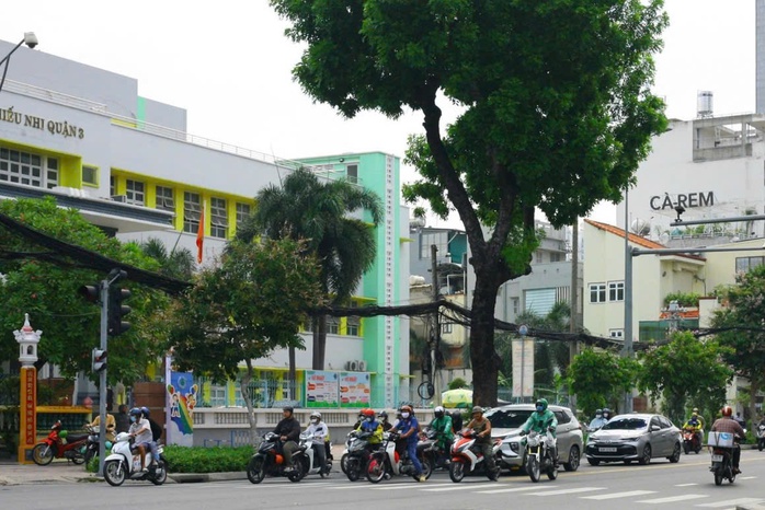 Vì sao TP HCM không mưa vẫn rì rầm tiếng sấm?- Ảnh 1. Vì sao TP HCM không mưa vẫn rì rầm tiếng sấm?- Ảnh 1.