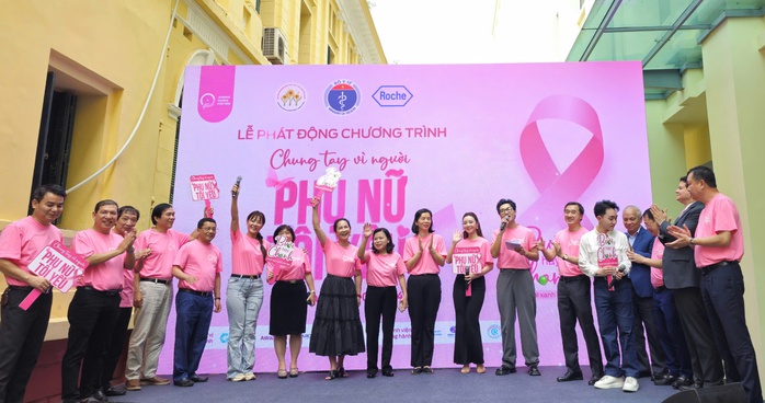 Thứ trưởng Bộ Y tế nhắn nhủ chị em sau tuổi 40 về căn bệnh thường gặp- Ảnh 1. Thứ trưởng Bộ Y tế nhắn nhủ chị em sau tuổi 40 về căn bệnh thường gặp- Ảnh 1.