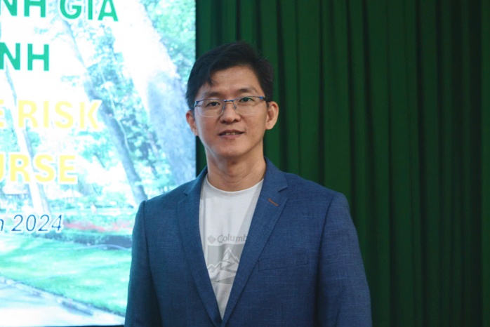 Cắt tỉa nhiều cành nhánh cổ thụ, khả năng cây gãy, đổ sẽ tăng lên- Ảnh 2. Cắt tỉa nhiều cành nhánh cổ thụ, khả năng cây gãy, đổ sẽ tăng lên- Ảnh 2.