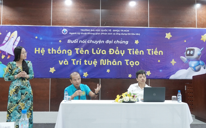 Học sinh thích thú với tên lửa, băn khoăn liệu AI có hủy diệt con người?- Ảnh 2. Học sinh thích thú với tên lửa, băn khoăn liệu AI có hủy diệt con người?- Ảnh 2.