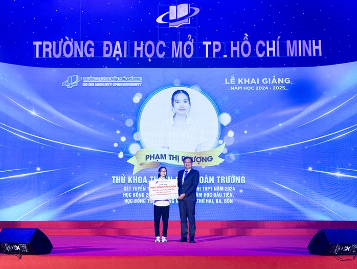 Trường ĐH Mở TP HCM chào đón 5.200 tân sinh viên- Ảnh 1. Trường ĐH Mở TP HCM chào đón 5.200 tân sinh viên- Ảnh 1.