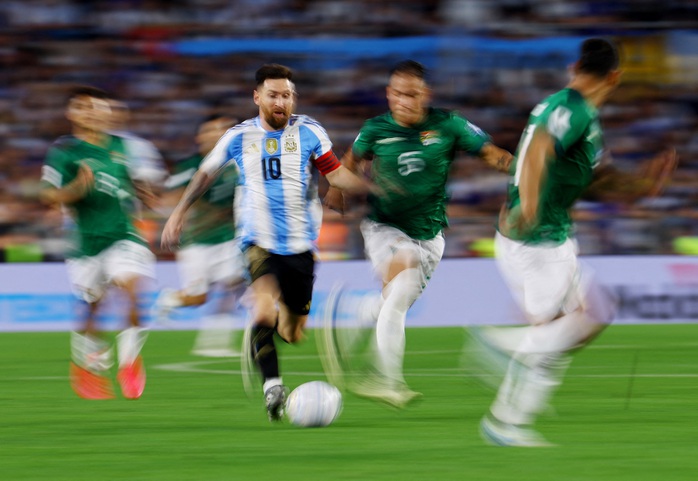 Messi tỏa sáng ở tuổi 37 tại vòng loại World Cup, bắt kịp kỷ lục của Cristiano Ronaldo- Ảnh 5. Messi tỏa sáng ở tuổi 37 tại vòng loại World Cup, bắt kịp kỷ lục của Cristiano Ronaldo- Ảnh 5.
