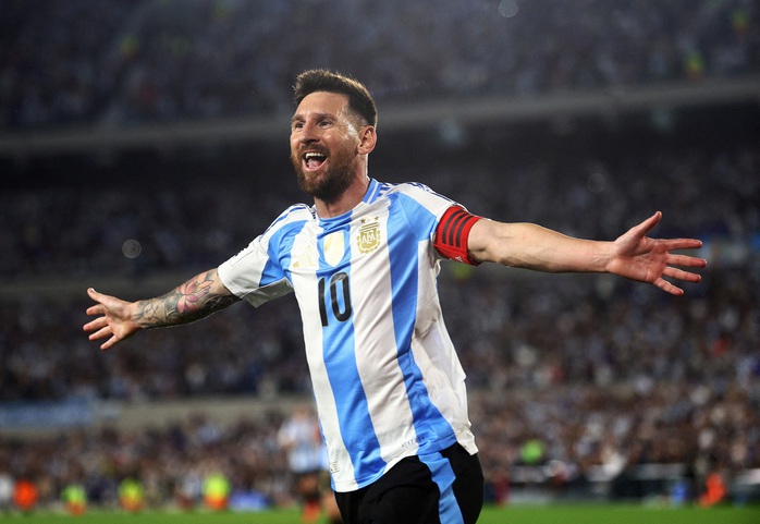 Messi tỏa sáng ở tuổi 37 tại vòng loại World Cup, bắt kịp kỷ lục của Cristiano Ronaldo- Ảnh 6. Messi tỏa sáng ở tuổi 37 tại vòng loại World Cup, bắt kịp kỷ lục của Cristiano Ronaldo- Ảnh 6.