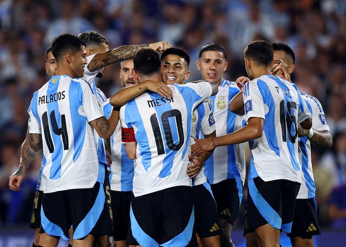 Messi tỏa sáng ở tuổi 37 tại vòng loại World Cup, bắt kịp kỷ lục của Cristiano Ronaldo- Ảnh 7. Messi tỏa sáng ở tuổi 37 tại vòng loại World Cup, bắt kịp kỷ lục của Cristiano Ronaldo- Ảnh 7.