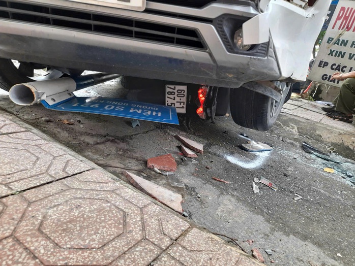 CLIP: Rượt đuổi, đánh nhau trên đường phố Biên Hòa, có tiếng súng nổ- Ảnh 2. CLIP: Rượt đuổi, đánh nhau trên đường phố Biên Hòa, có tiếng súng nổ- Ảnh 2.