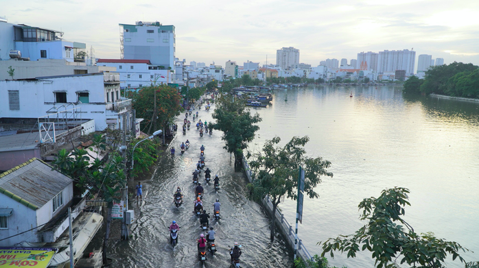 Thời tiết TP HCM hôm nay, 18-10: Có mưa kết hợp triều cường, nguy cơ gây ngập nhiều nơi- Ảnh 1. Thời tiết TP HCM hôm nay, 18-10: Có mưa kết hợp triều cường, nguy cơ gây ngập nhiều nơi- Ảnh 1.