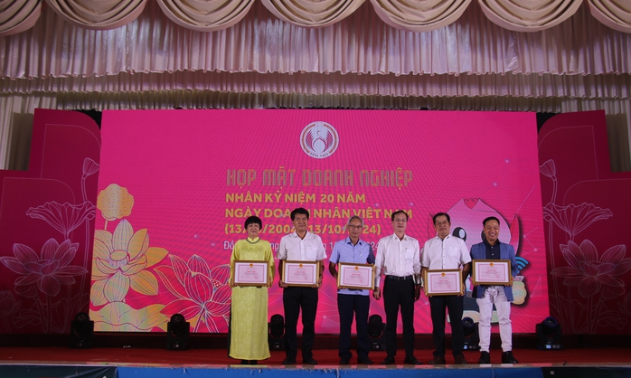 Chủ tịch UBND tỉnh Đồng Tháp nói về xây dựng “chính quyền kiến tạo”- Ảnh 3. Chủ tịch UBND tỉnh Đồng Tháp nói về xây dựng “chính quyền kiến tạo”- Ảnh 3.