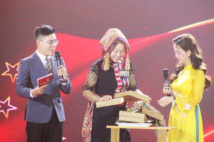 Xúc động chuyện học tập, làm theo gương Bác Hồ- Ảnh 2. Xúc động chuyện học tập, làm theo gương Bác Hồ- Ảnh 2.