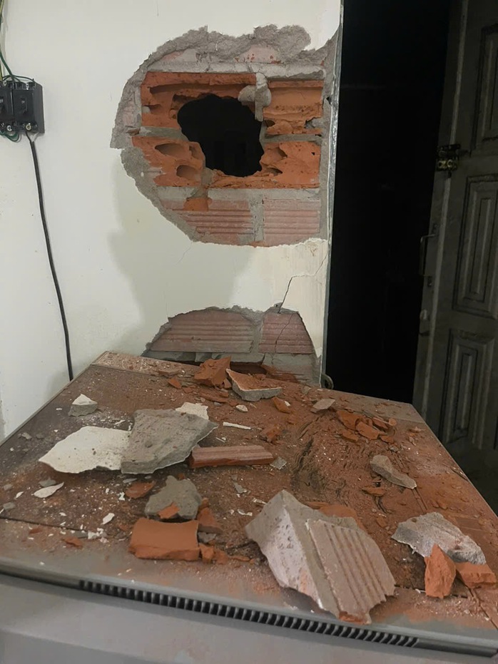 Thuê ô tô để đi trộm tiền, vàng - Ảnh 2. Thuê ô tô để đi trộm tiền, vàng - Ảnh 2.