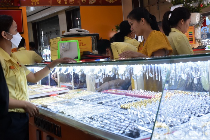 Giá vàng hôm nay, 18-10: Lao lên lập kỷ lục mới- Ảnh 1. Giá vàng hôm nay, 18-10: Lao lên lập kỷ lục mới- Ảnh 1.
