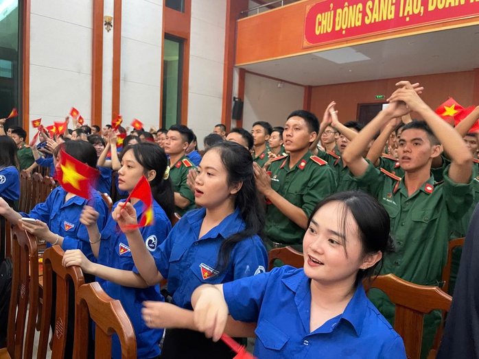 Xúc động chuyện học tập, làm theo gương Bác Hồ- Ảnh 8. Xúc động chuyện học tập, làm theo gương Bác Hồ- Ảnh 8.