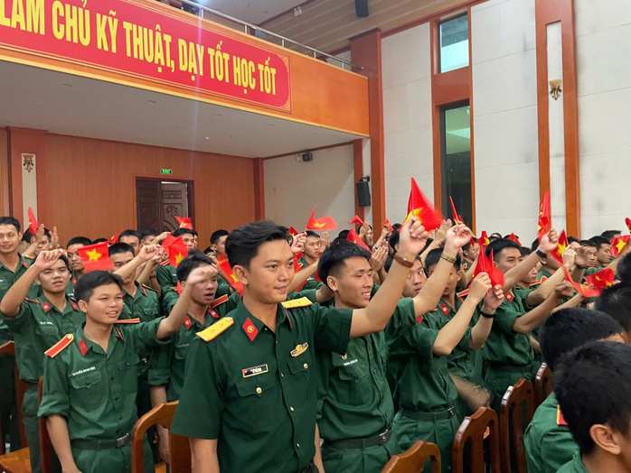 Xúc động chuyện học tập, làm theo gương Bác Hồ- Ảnh 9. Xúc động chuyện học tập, làm theo gương Bác Hồ- Ảnh 9.