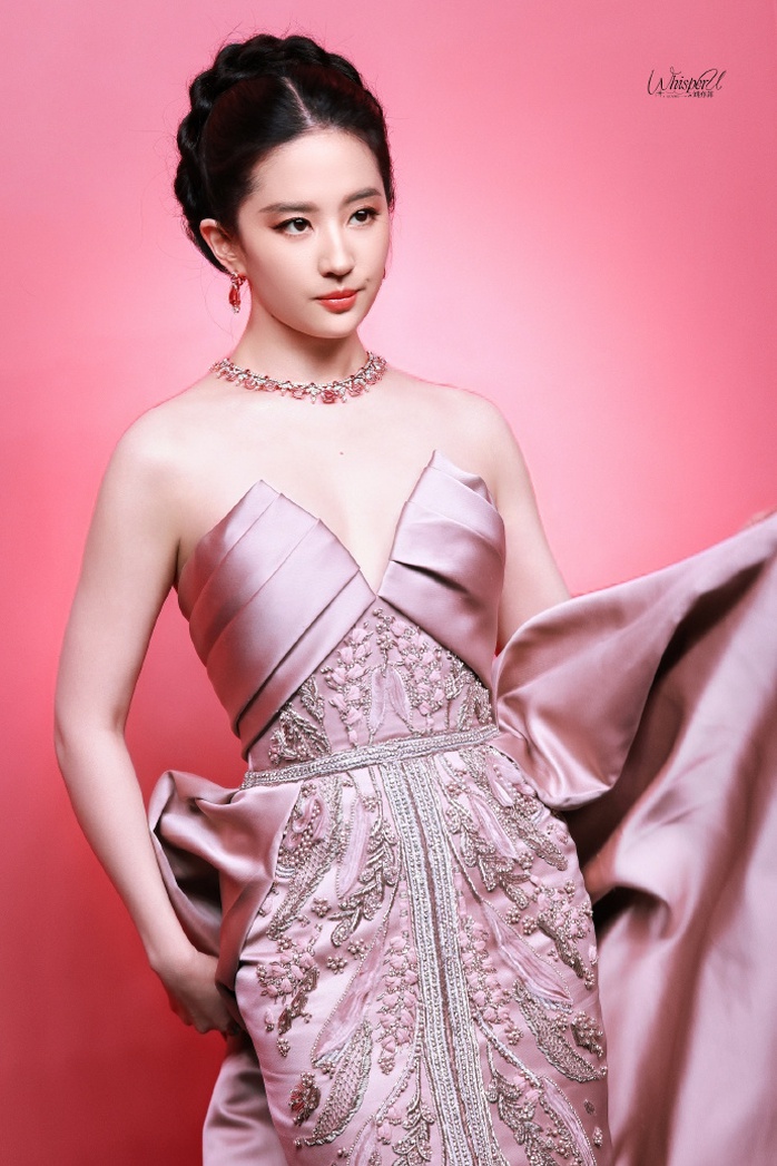 "Thần tiên tỉ tỉ" Lưu Diệc Phi lại gây sốt mạng- Ảnh 7. "Thần tiên tỉ tỉ" Lưu Diệc Phi lại gây sốt mạng- Ảnh 7.