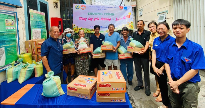 Cuộc thi viết “Lòng tốt quanh ta”: Những vòng tay yêu thương- Ảnh 1. Cuộc thi viết “Lòng tốt quanh ta”: Những vòng tay yêu thương- Ảnh 1.