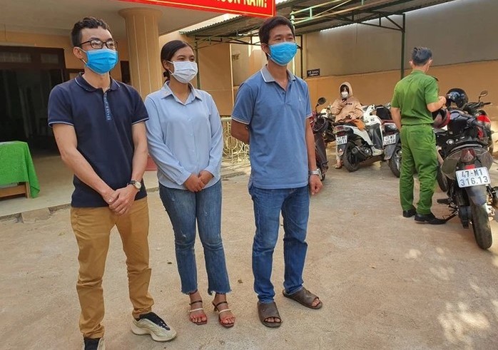 Huyện nói gì về việc dây dưa bồi thường cho 6 giáo viên thắng kiện?- Ảnh 1. Huyện nói gì về việc dây dưa bồi thường cho 6 giáo viên thắng kiện?- Ảnh 1.