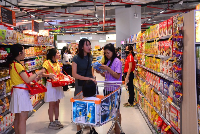 TP HCM vừa có thêm một đại siêu thị, đưa Robot AI vào phục vụ khách- Ảnh 2. TP HCM vừa có thêm một đại siêu thị, đưa Robot AI vào phục vụ khách- Ảnh 2.