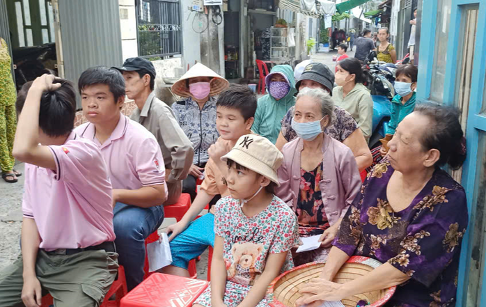 Cuộc thi viết “Lòng tốt quanh ta”: Những vòng tay yêu thương- Ảnh 2. Cuộc thi viết “Lòng tốt quanh ta”: Những vòng tay yêu thương- Ảnh 2.