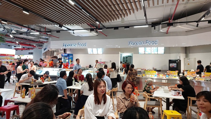 TP HCM vừa có thêm một đại siêu thị, đưa Robot AI vào phục vụ khách- Ảnh 3. TP HCM vừa có thêm một đại siêu thị, đưa Robot AI vào phục vụ khách- Ảnh 3.