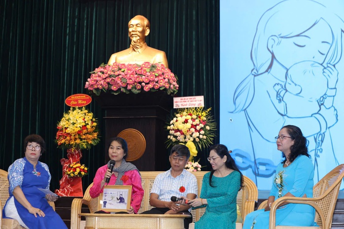 Nghẹn ngào cuộc gặp mặt của những "người tù không số"- Ảnh 1. Nghẹn ngào cuộc gặp mặt của những "người tù không số"- Ảnh 1.
