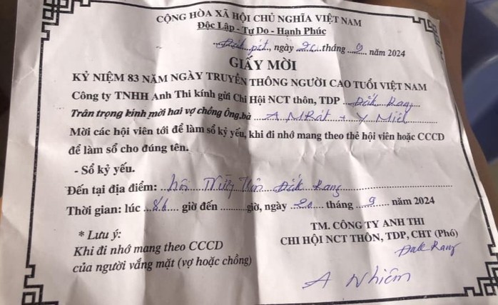 Kon Tum: Nhiều người cao tuổi bị "dụ dỗ" bỏ tiền làm bảng vinh danh- Ảnh 1. Kon Tum: Nhiều người cao tuổi bị "dụ dỗ" bỏ tiền làm bảng vinh danh- Ảnh 1.