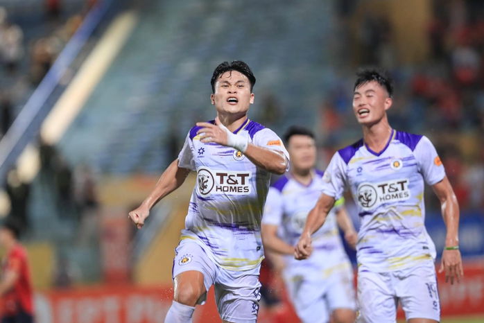 VAR cứu Hà Nội FC thoát thua trận derby thủ đô- Ảnh 3. VAR cứu Hà Nội FC thoát thua trận derby thủ đô- Ảnh 3.