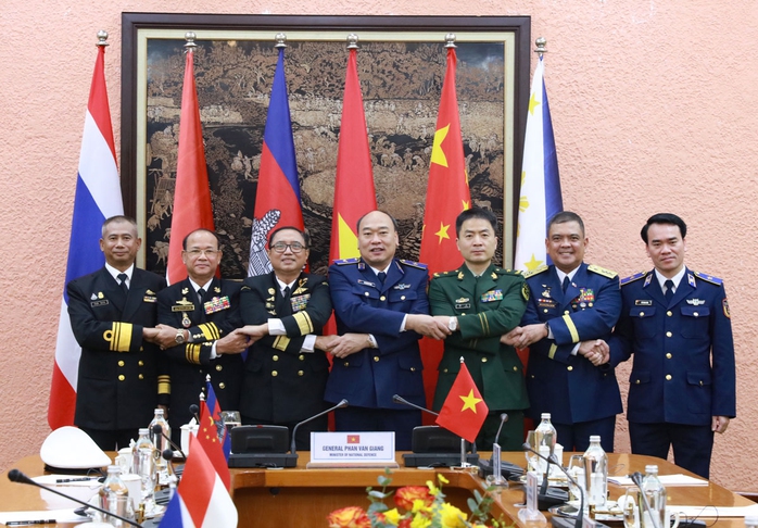 Cuộc thi viết "Chủ quyền Quốc gia - Bất khả xâm phạm": Giữ gìn vùng biển hòa bình - Ảnh 1. Cuộc thi viết "Chủ quyền Quốc gia - Bất khả xâm phạm": Giữ gìn vùng biển hòa bình - Ảnh 1.