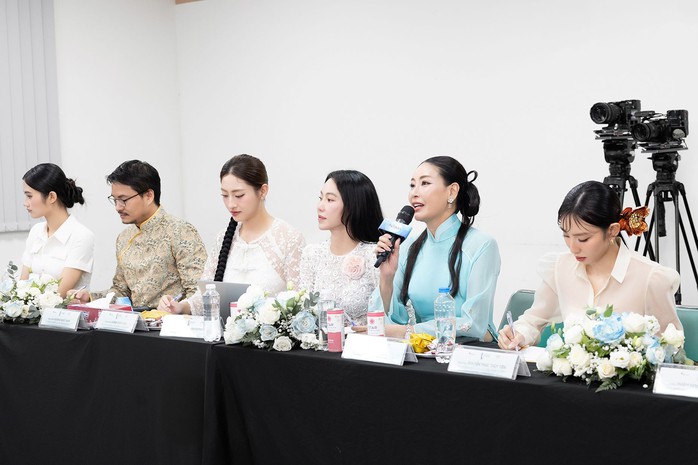Thạc sĩ, MC, giảng viên đổ bộ "Hoa hậu Quốc gia Việt Nam"- Ảnh 2. Thạc sĩ, MC, giảng viên đổ bộ "Hoa hậu Quốc gia Việt Nam"- Ảnh 2.