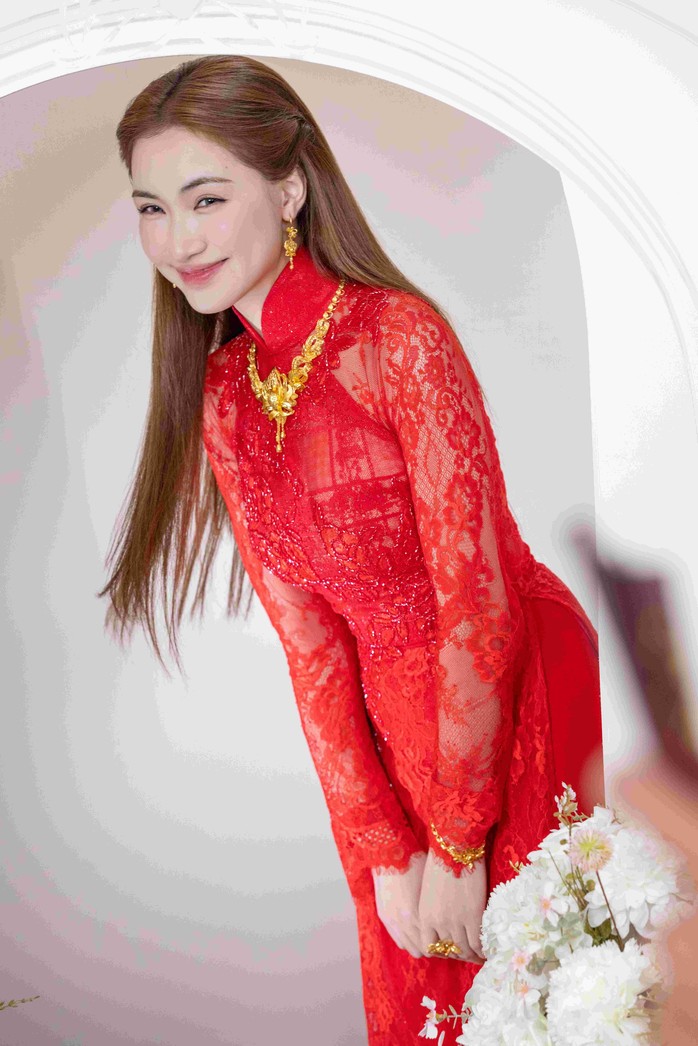 Vẻ rạng rỡ ngọt ngào của Hòa Minzy- Ảnh 1. Vẻ rạng rỡ ngọt ngào của Hòa Minzy- Ảnh 1.