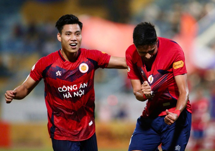 VAR cứu Hà Nội FC thoát thua trận derby thủ đô- Ảnh 1. VAR cứu Hà Nội FC thoát thua trận derby thủ đô- Ảnh 1.