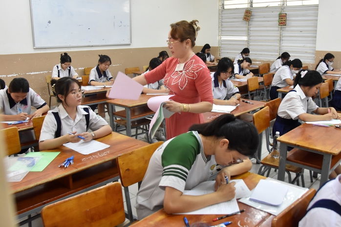 TUYỂN SINH LỚP 10: Thi 3 môn để giảm áp lực- Ảnh 1. TUYỂN SINH LỚP 10: Thi 3 môn để giảm áp lực- Ảnh 1.