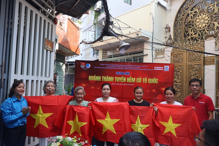 TP HCM: Khánh thành "Đường cờ Tổ quốc" tại quận 3- Ảnh 2. TP HCM: Khánh thành "Đường cờ Tổ quốc" tại quận 3- Ảnh 2.
