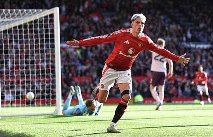 Ngược dòng hạ Brentford sân nhà, Man United trở lại... Top 10 Ngoại hạng Anh- Ảnh 4. Ngược dòng hạ Brentford sân nhà, Man United trở lại... Top 10 Ngoại hạng Anh- Ảnh 4.