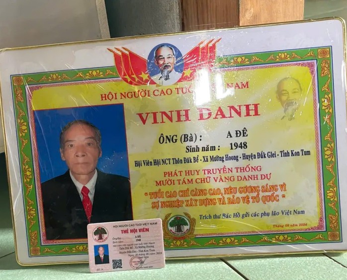 Kon Tum: Nhiều người cao tuổi bị "dụ dỗ" bỏ tiền làm bảng vinh danh- Ảnh 3. Kon Tum: Nhiều người cao tuổi bị "dụ dỗ" bỏ tiền làm bảng vinh danh- Ảnh 3.