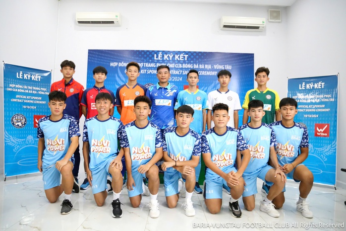 CLB Bà Rịa - Vũng Tàu thắng Huế trong ngày khoe áo mới- Ảnh 3. CLB Bà Rịa - Vũng Tàu thắng Huế trong ngày khoe áo mới- Ảnh 3.