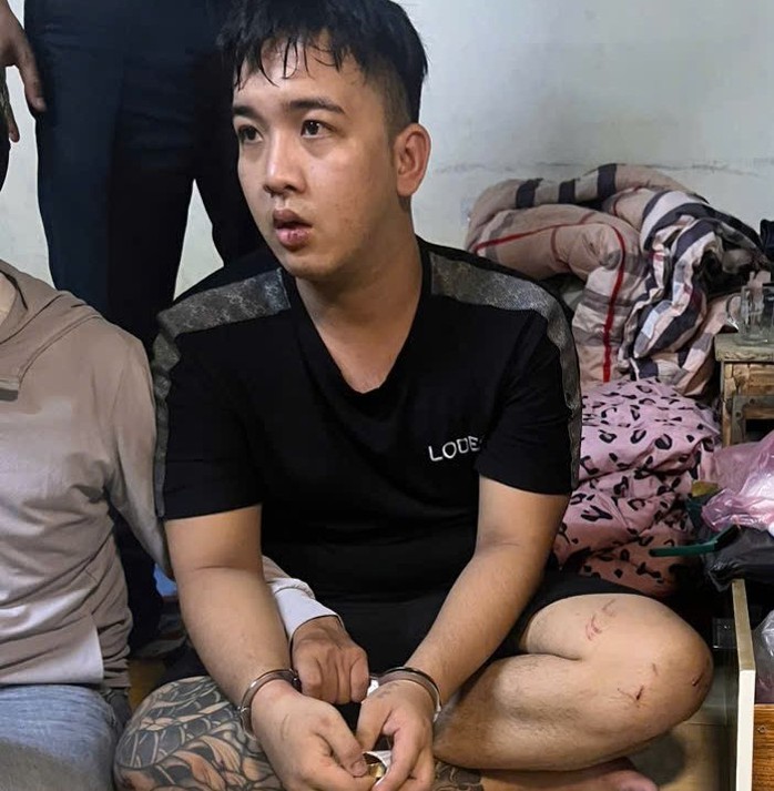 Lẩn trốn công an, nam thanh niên thay đổi ngoại hình, tăng 15 kg để buôn bán ma túy- Ảnh 1. Lẩn trốn công an, nam thanh niên thay đổi ngoại hình, tăng 15 kg để buôn bán ma túy- Ảnh 1.