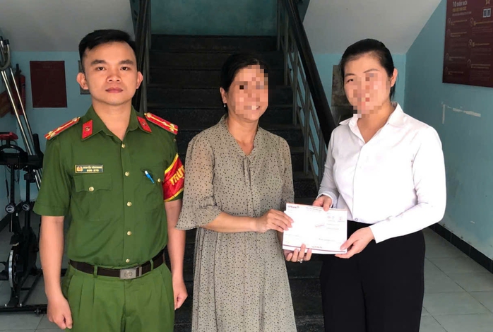 Người phụ nữ ở Huế bất ngờ nhận được 300 triệu đồng vào tài khoản- Ảnh 1. Người phụ nữ ở Huế bất ngờ nhận được 300 triệu đồng vào tài khoản- Ảnh 1.