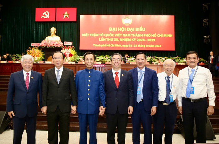 Bí thư Thành ủy Nguyễn Văn Nên: Không để ai lạc lõng, bị bỏ rơi tại TP HCM- Ảnh 1. Bí thư Thành ủy Nguyễn Văn Nên: Không để ai lạc lõng, bị bỏ rơi tại TP HCM- Ảnh 1.