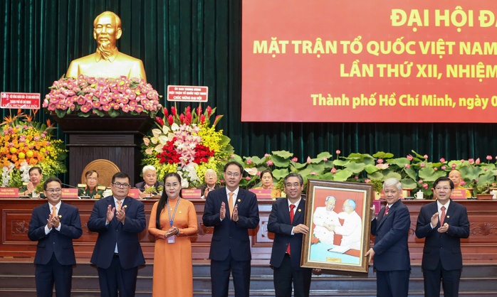 Bí thư Thành ủy Nguyễn Văn Nên: Không để ai lạc lõng, bị bỏ rơi tại TP HCM- Ảnh 5. Bí thư Thành ủy Nguyễn Văn Nên: Không để ai lạc lõng, bị bỏ rơi tại TP HCM- Ảnh 5.