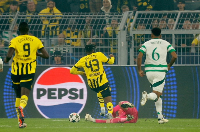 Dortmund hạ gục Celtic, Barcelona dội mưa bàn thắng - Ảnh 1. Dortmund hạ gục Celtic, Barcelona dội mưa bàn thắng - Ảnh 1.