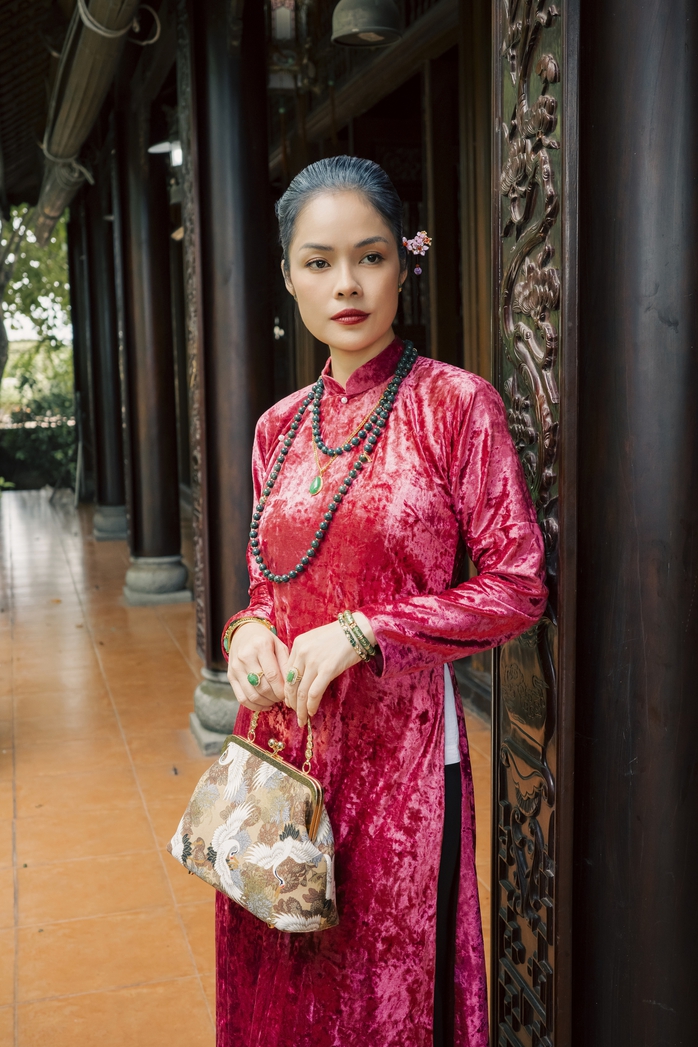 Dương Cẩm Lynh "trấn nước" Kim Tuyến, "đánh" Thúy Diễm sưng mặt trên phim trường- Ảnh 3. Dương Cẩm Lynh "trấn nước" Kim Tuyến, "đánh" Thúy Diễm sưng mặt trên phim trường- Ảnh 3.