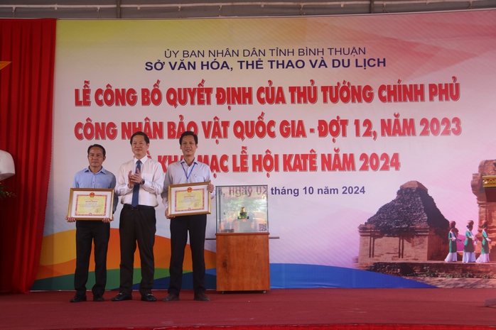Lần đầu tiên giới thiệu bảo vật quốc gia Linga vàng ròng đến công chúng- Ảnh 1. Lần đầu tiên giới thiệu bảo vật quốc gia Linga vàng ròng đến công chúng- Ảnh 1.
