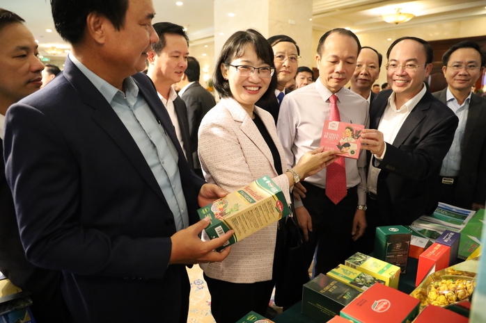 10 địa phương bàn cách cùng nhau phát triển- Ảnh 1. 10 địa phương bàn cách cùng nhau phát triển- Ảnh 1.
