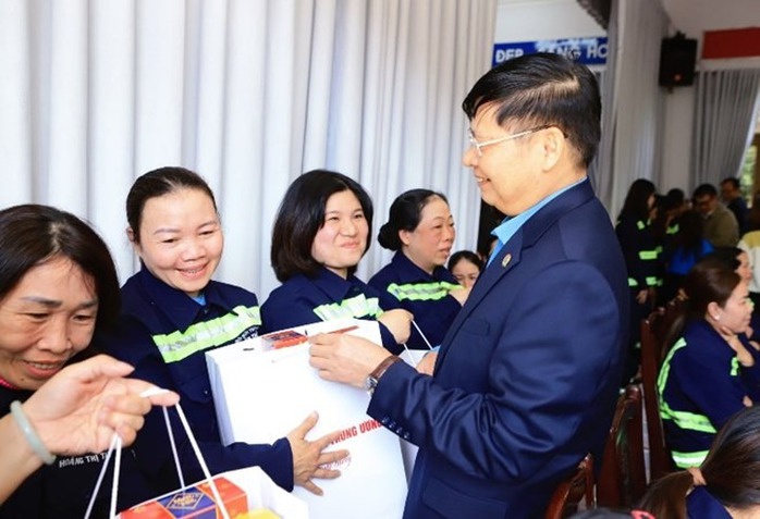 Công đoàn tổ chức hàng loạt chương trình chăm lo Tết cho người lao động- Ảnh 3. Công đoàn tổ chức hàng loạt chương trình chăm lo Tết cho người lao động- Ảnh 3.