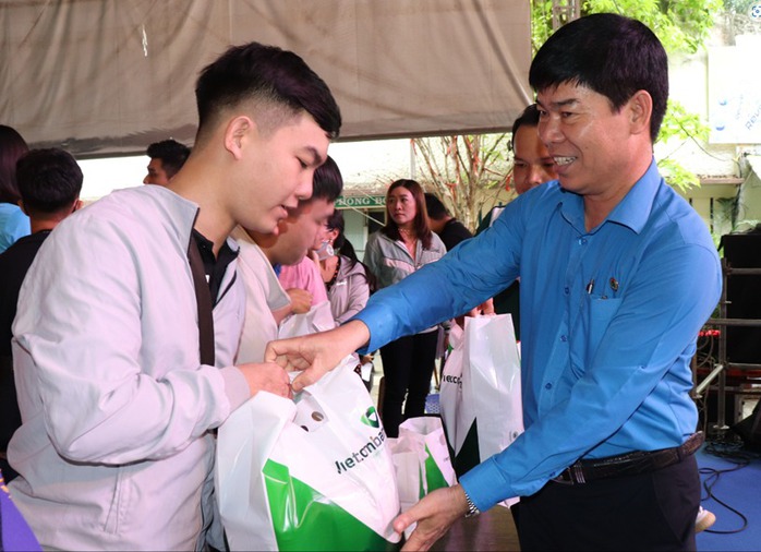 Công đoàn tổ chức hàng loạt chương trình chăm lo Tết cho người lao động- Ảnh 2. Công đoàn tổ chức hàng loạt chương trình chăm lo Tết cho người lao động- Ảnh 2.