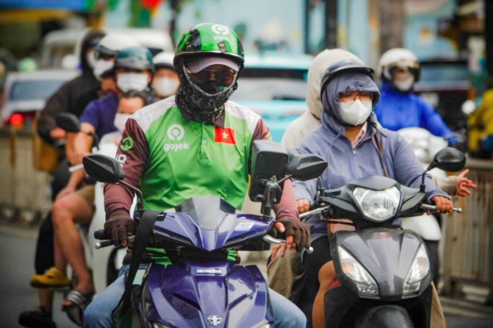 Cắm mặt ngoài đường cả ngày, tài xế xe công nghệ lo tương lai mờ mịt- Ảnh 1. Cắm mặt ngoài đường cả ngày, tài xế xe công nghệ lo tương lai mờ mịt- Ảnh 1.